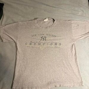 Grey vintage 90s New‎ York Yankees baseball tee